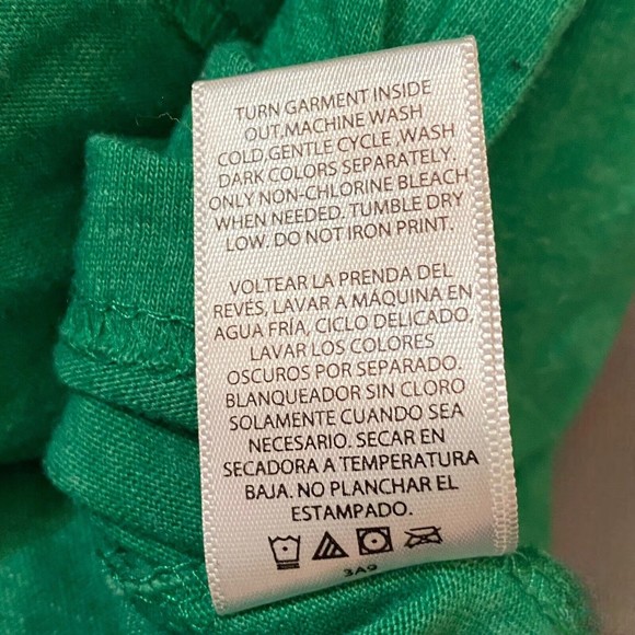 St Patrick's Day "Who Needs Luck I Have Charm" Green T-Shirt Men's Size L - Picture 7 of 7